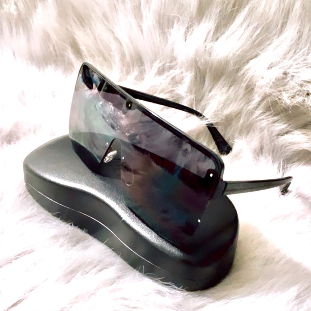 Black sunglasses